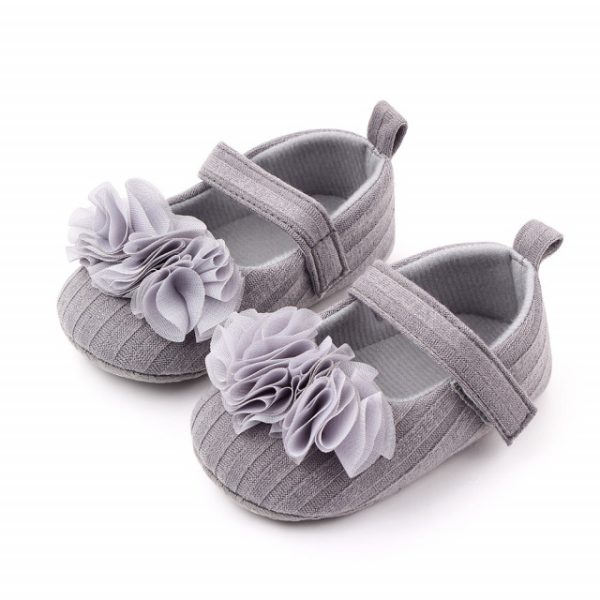 Pantofiori gri cu floricele din tulle aplicate (Marime Disponibila: 3-6 luni (Marimea 18 incaltaminte))