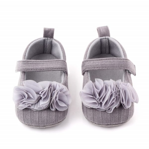 Pantofiori gri cu floricele din tulle aplicate (Marime Disponibila: 3-6 luni (Marimea 18 incaltaminte)) - imagine 6