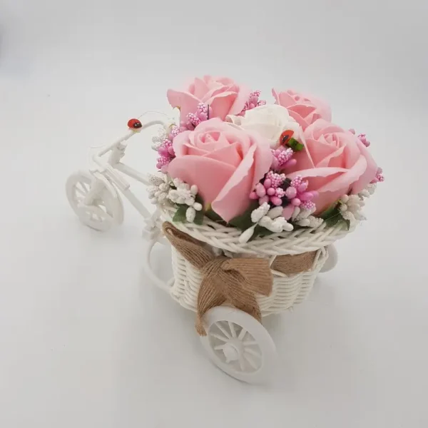 Aranjament Floral Gravat Personalizat Cu Textul Tau Trandafiri "bicicleta Cu Flori Zambarete", Flori De Sapun, 22x15x12 Cm - imagine 3