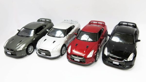 MASINUTA METALICA NISSAN GT R 13CM SCARA 1 LA 36 - imagine 2