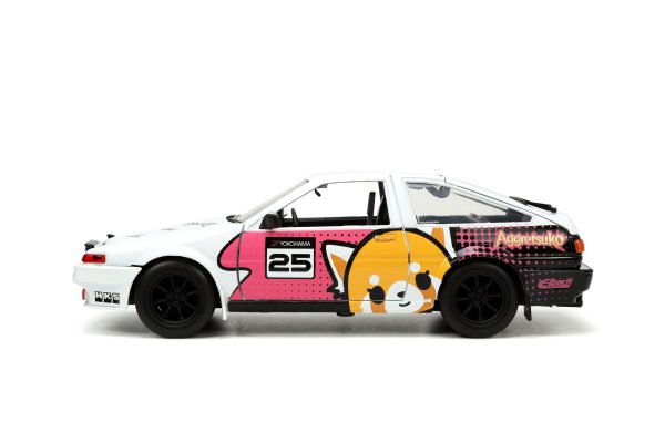 JADA AGGRETSUKO SET MASINUTA METALICA SI FIGURINA AGGRETSUKO SI TOYOTA TRUENO SCARA 1:24 - imagine 4