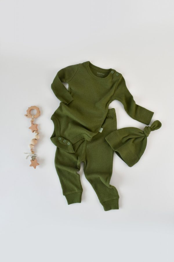 Set 3 piese: body cu maneca lunga, pantaloni lungi si caciulita din bumbac organic si modal - Verde, BabyCosy (Marime: 3-6 Luni)