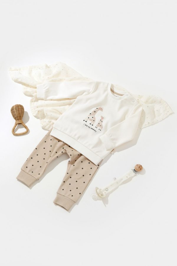 Set bluzita cu maneca lunga si pantaloni lungi cu buline Girafa, BabyCosy, 100% bumbac organic, Ecru (Marime: 9-12 luni) - imagine 4