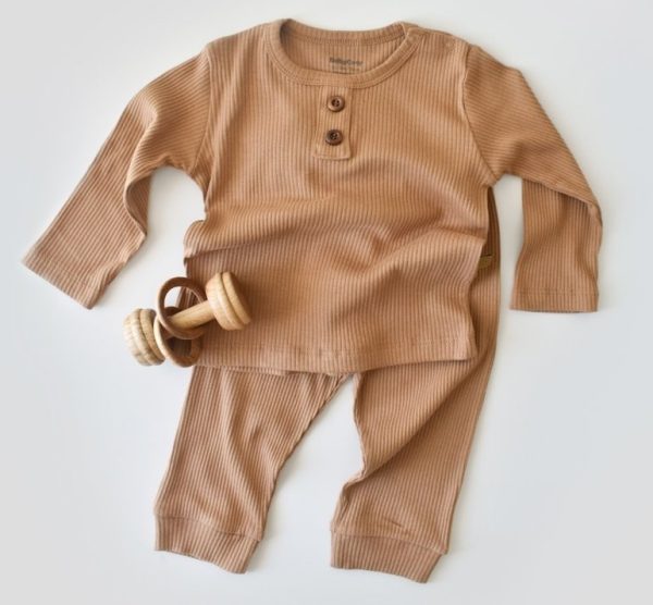 Set bluzita cu maneca lunga si pantaloni lungi din bumbac organic si modal - Maro BabyCosy (Marime: 9-12 luni)